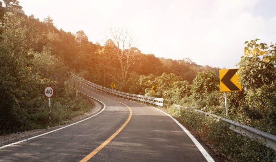 a que distancia se colocan señales viales